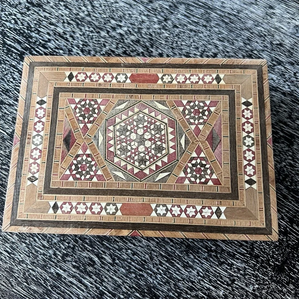 Vintage‎ Intricate Light Wood Inlay Hinged Trinket Box 6.75